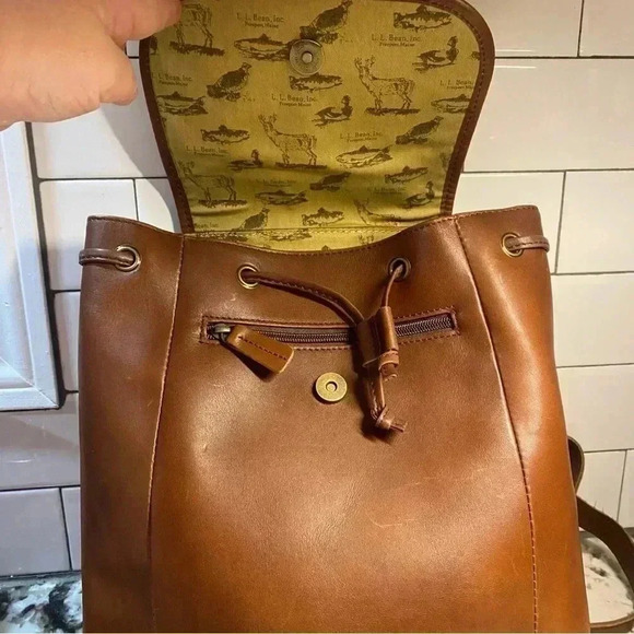 Vintage L. L. Bean Leather Cinched Snap Backpack - Picture 2 of 13
